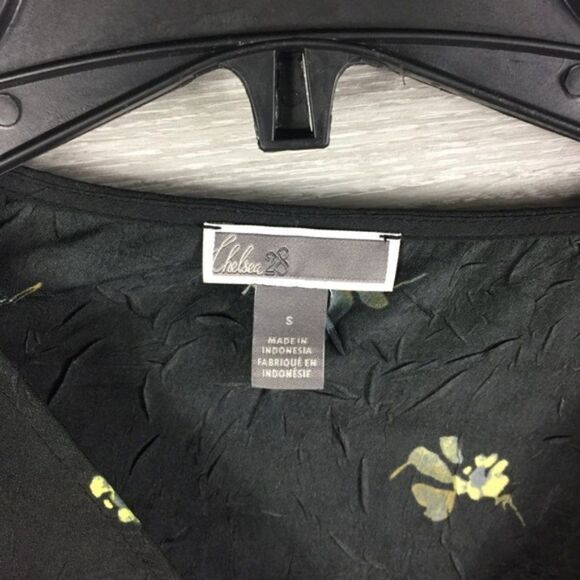Chelsea28 Floral Print Faux Wrap black Top size S - Picture 6 of 7